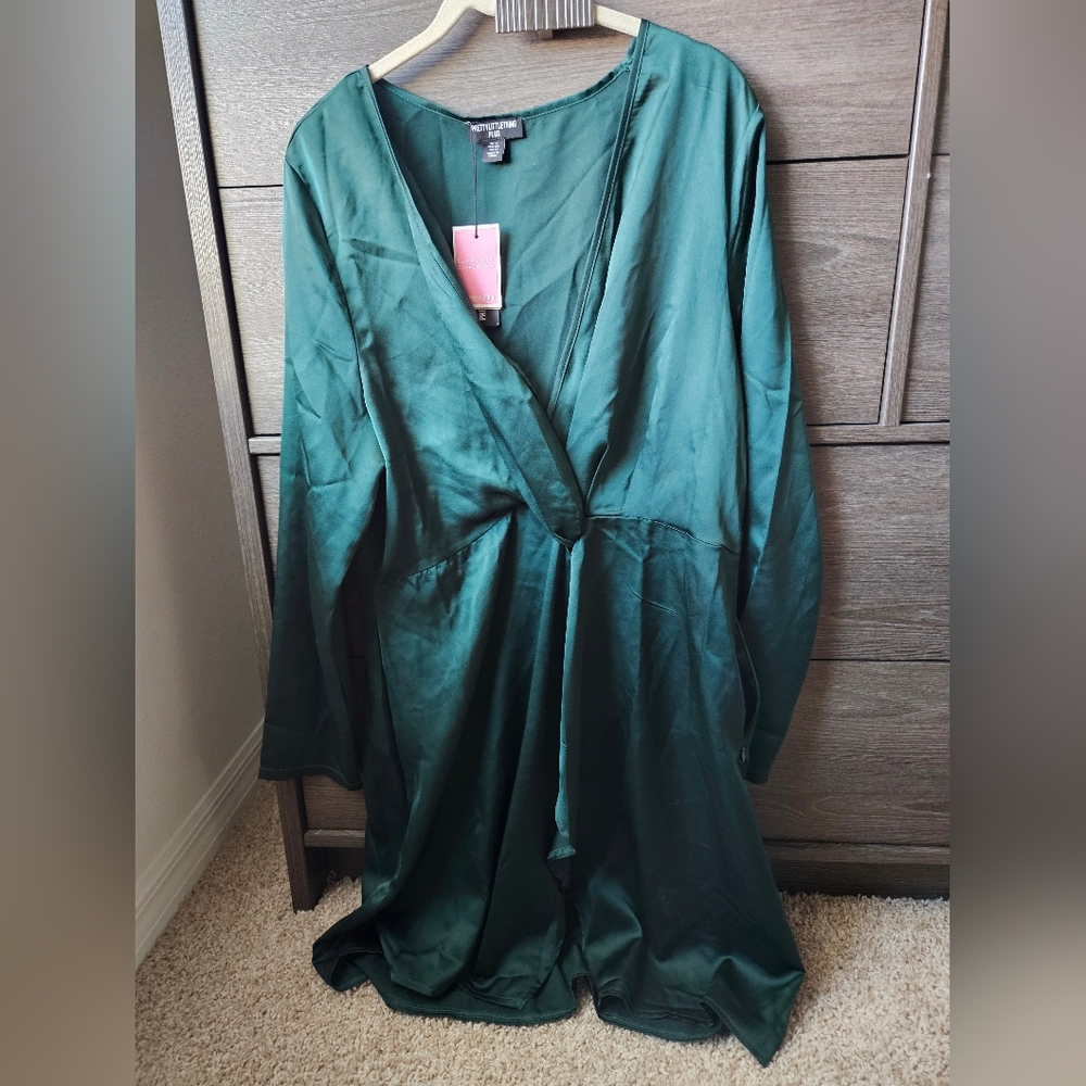 Pretty Little Thing Plus Emerald Green Dress